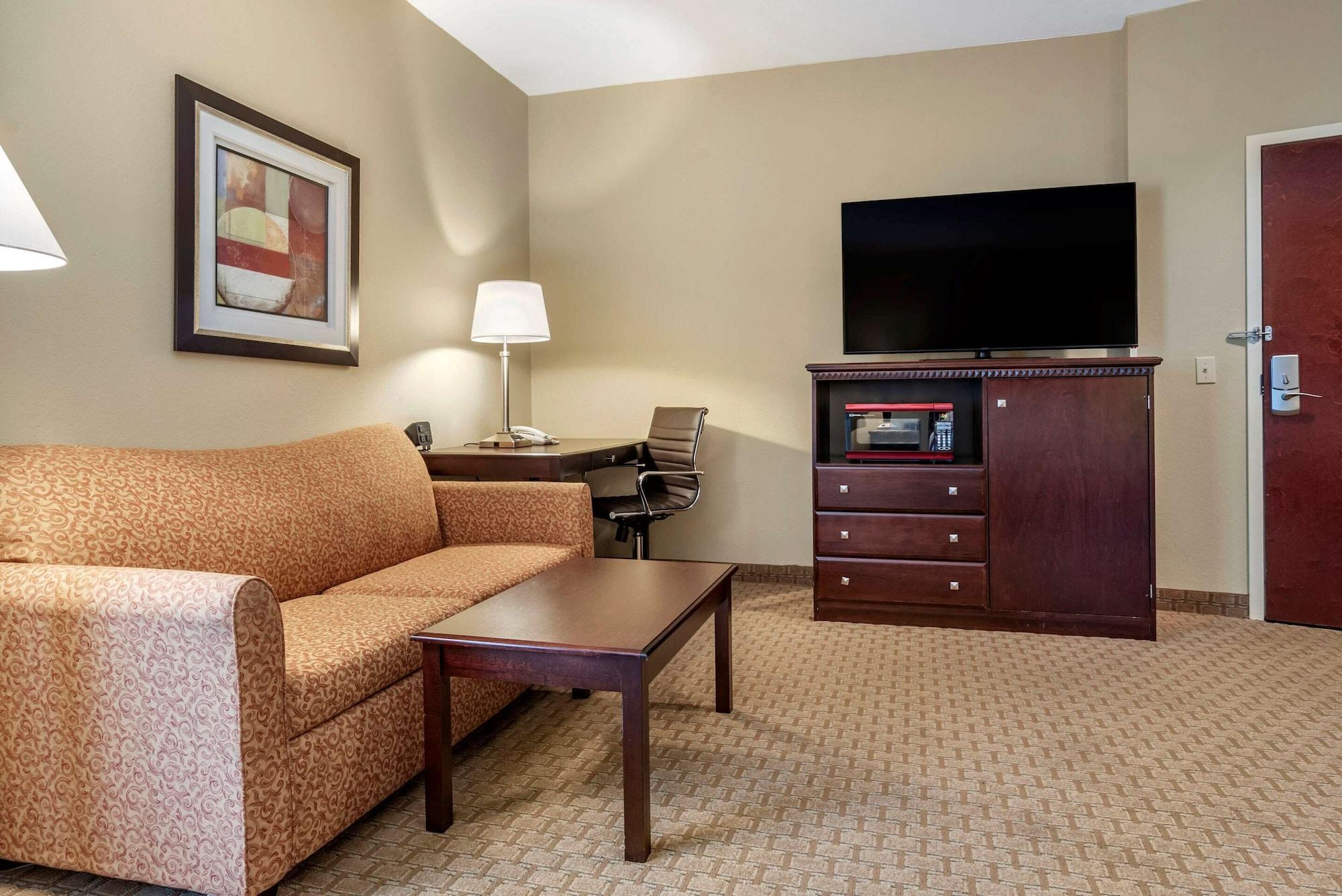 Comfort Suites Biloxi/Ocean Springs Exterior photo
